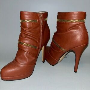 NWOT Michael Antonio heeled booties